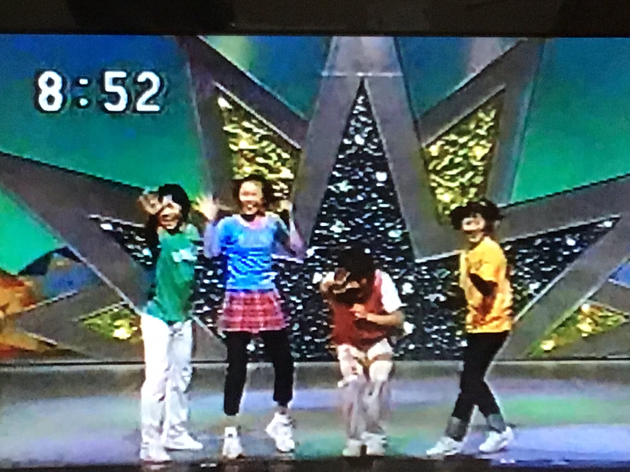 San Crystal 一般用 No Twitter サッカーサンバは 結構あきりょうは歌ってるイメージがあるんですよね あの子は可愛いサポーター のところで 誰かを探して手を振るところ ビデオ版を思い出しますね San Crystal 一般用 No Twitter サッカーサンバは 結構あきりょうは歌ってるイメージがあるんですよね あの子は可愛いサポーター のところで 誰かを探して手を振るところ ビデオ版を思い出しますね