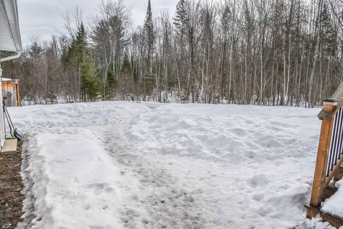 BugMeAnytime's tweet image. Welcome to 609 Russham Rd., my NEW LISTING‼️ Pristine, updated hi-ranch home situated on a country lot between Pembroke and Petawawa! 🏡Open concept main level with a renovated kitchen with heated floors and granite counters. ✅Contact me today for a showing! 📲 613-639-8045