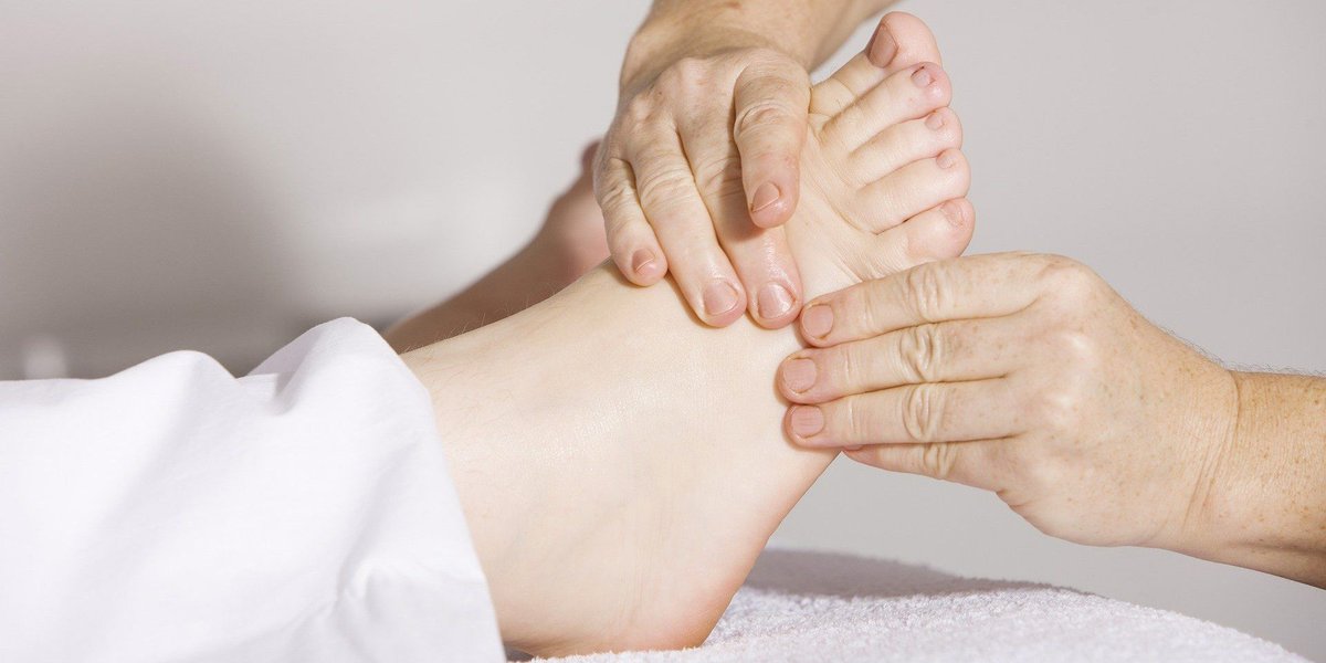 ScientiFeet's tweet photo. L’hallux valgus concernerait 5 à 10% de la population française 👀↙️
https://t.co/QTch30aZgq #podologue #pedicure #santedespieds #podologie #scientifeet #bienetre #pharmacie #sante https://t.co/dHC2kzTY5p