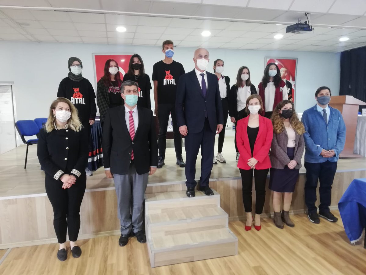 İl Müdürlüğümüzce organize edilen Liseler arası münazara yarışması bu gün yapılan final yarışmasıyla tamamlandı. İngilizce ve Türkçe olarak ayrı ayrı yapılan yarışmaların her ikisinde de Adem Tolunay And. Lisesi birinci oldu. Tebrik ediyor, İl'de başarılarının devamını diliyoruz.