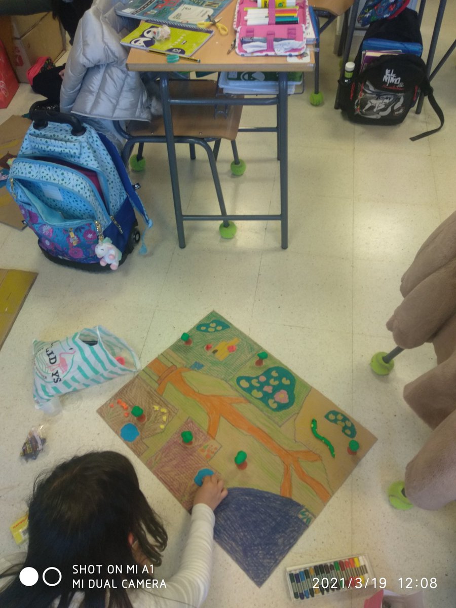 javiramossancha's tweet photo. Ya están casi listos los zoos de los niños de 3° de EP del @colsangregorio con sus guías para poder recibir a los visitantes y que puedan aprender sobre los diferentes grupos de vertebrados e invertebrados #AICLE #CLIL #BetterTogether #ABP #PBL #AprenderHaciendo https://t.co/uC80IoSafC