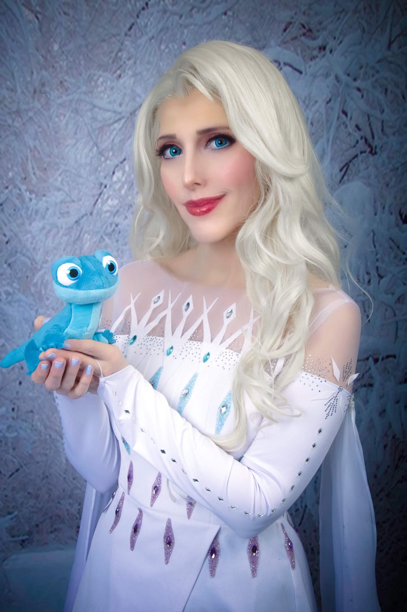 Kittendtv's tweet photo. Spirit Elsa inspired Cosplay Photo by @HexedPhotograp1 #ElsaCosplay #Waterhasmemory #ShowYourself #Arendelle #Elsa #Bruni #FrozenCosplayer #Frozen2  #FifthSpirit #FifthspiritElsa #ElsaCosplayEdit  @WomenofCosplay @sharemycosplay Dress by Procosplay Wig by Conhairwigs MUA by Me x https://t.co/OEJ1CpzJr5
