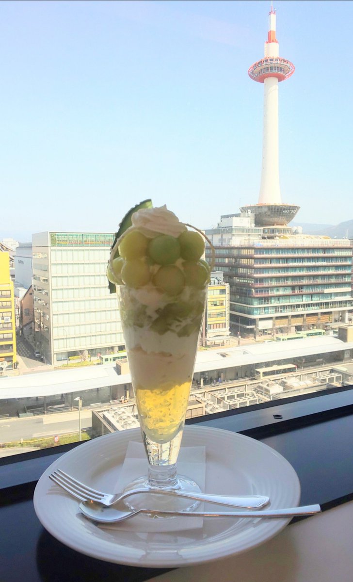 Punyuko En Twitter 京都駅 マールブランシュ Jr京都伊勢丹6fサロン店 メロンのはちみつショートケーキ フルサイズ1540円 朝に行かないと混みますw 京都タワー眺めながらいただける一時の幸せ メロン甘くて美味し過ぎ 全種類食べたいw マール