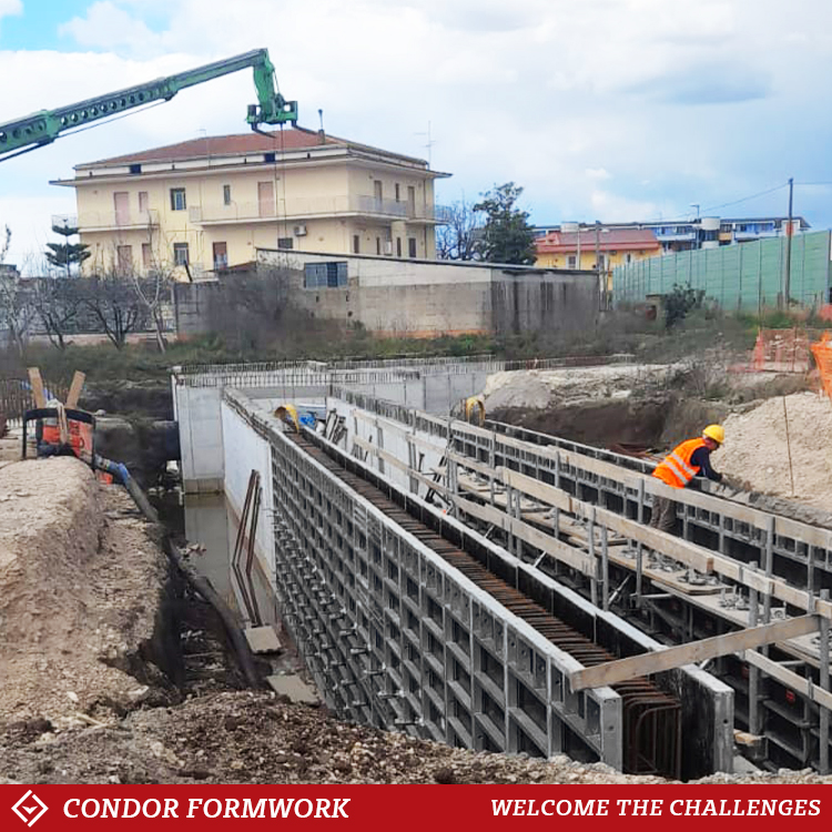 condor_formwork's tweet image. #Condor consolida la presenza nell’#assistenza allo sviluppo dei #trasporti 

I sistemi #Optimo utilizzati per: 

✅  Pareti perimetrali
✅  Canali sotterranei per il deflusso delle acque
✅  Ampliamento delle linee dell’Alta Velocità

Visita il sito ➡ condorspa.com