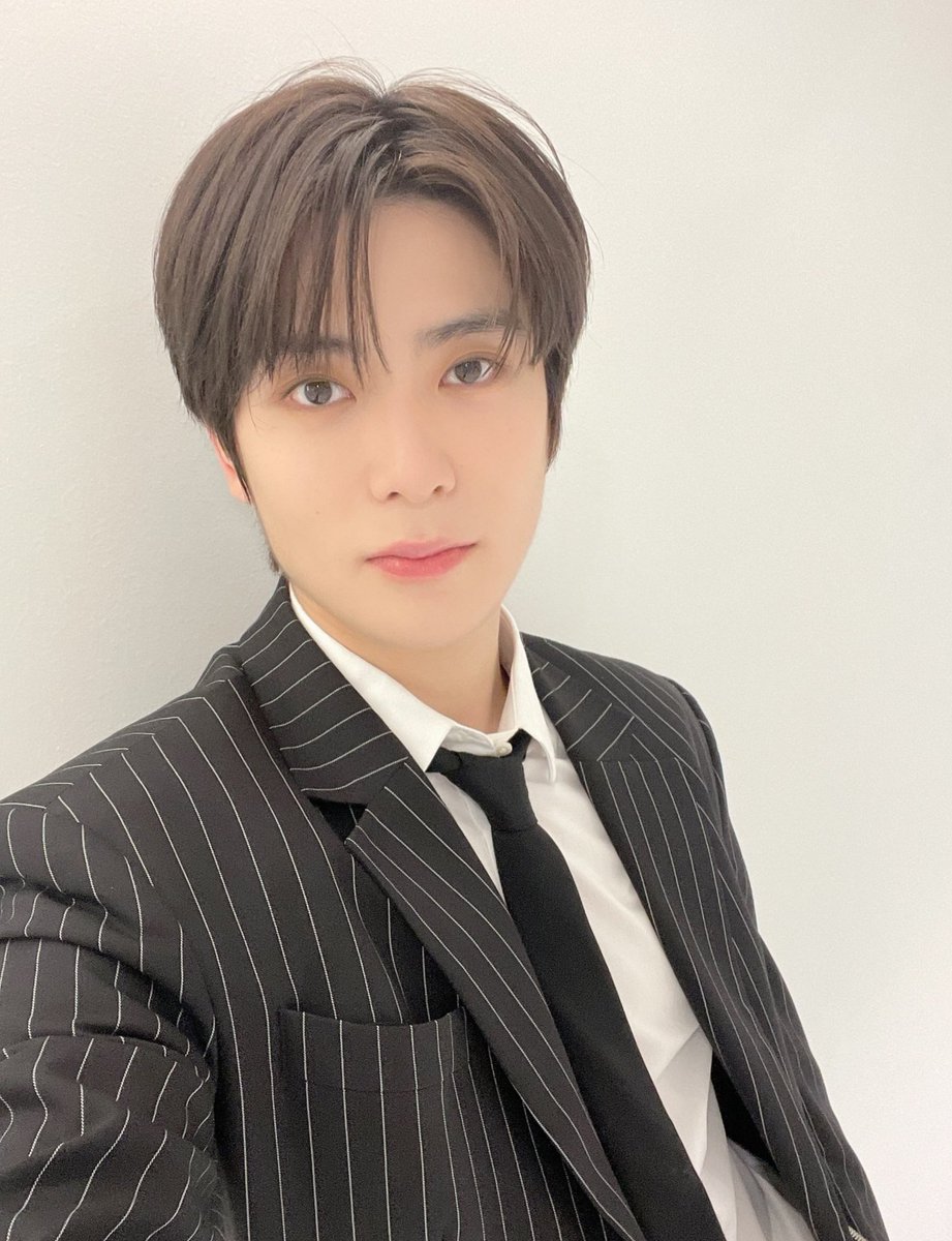 FORJAEROSIE's tweet photo. selca time https://t.co/llIzoQMWF7