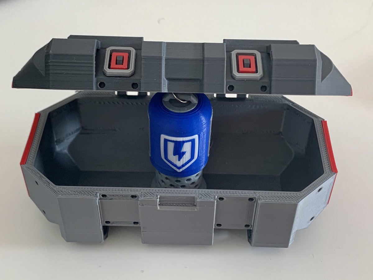 vince2lille's tweet image. J’ai reçu ma #deathbox #Apex créée par @Printex3D ! 😎👍 La bannière est un extrait d’une œuvre que j’ai acheté à @_muse_creative #ApexLegends @PlayApex