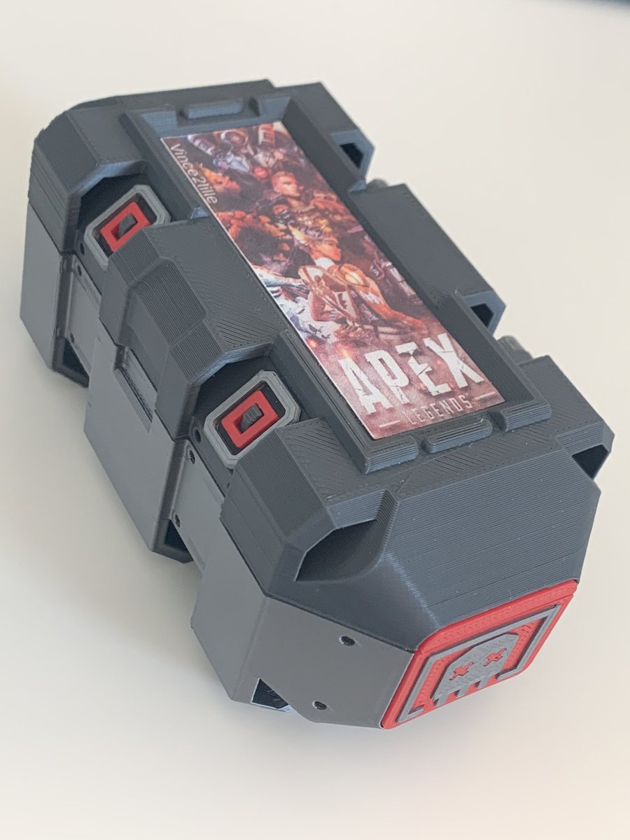 vince2lille's tweet image. J’ai reçu ma #deathbox #Apex créée par @Printex3D ! 😎👍 La bannière est un extrait d’une œuvre que j’ai acheté à @_muse_creative #ApexLegends @PlayApex