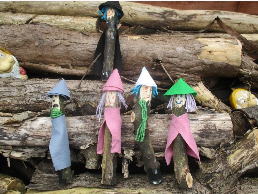 Green Group made wizards in forest school as part of World Book Day! We also read stories!