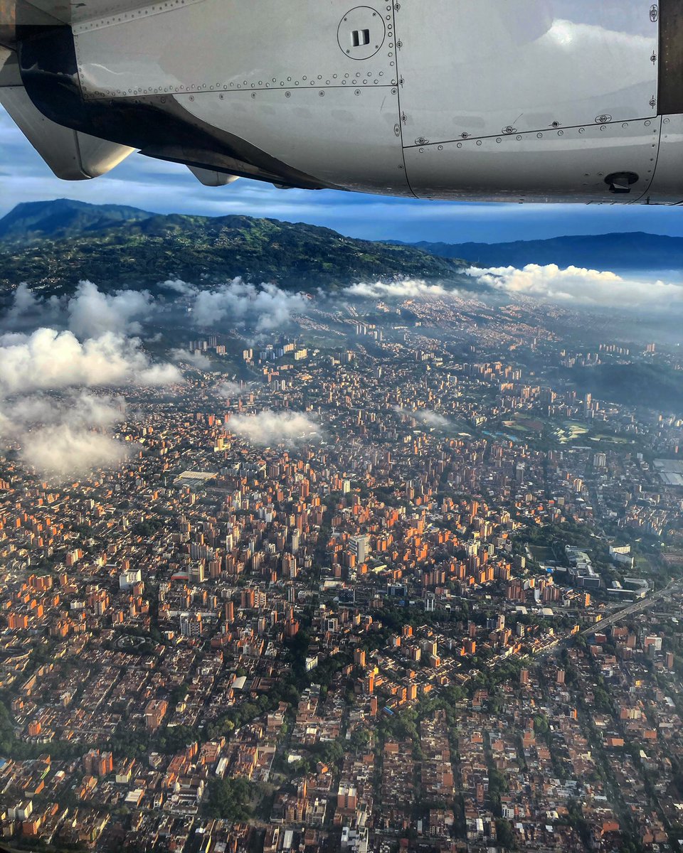 Tomé esta foto desde el avión sobre Medellín!