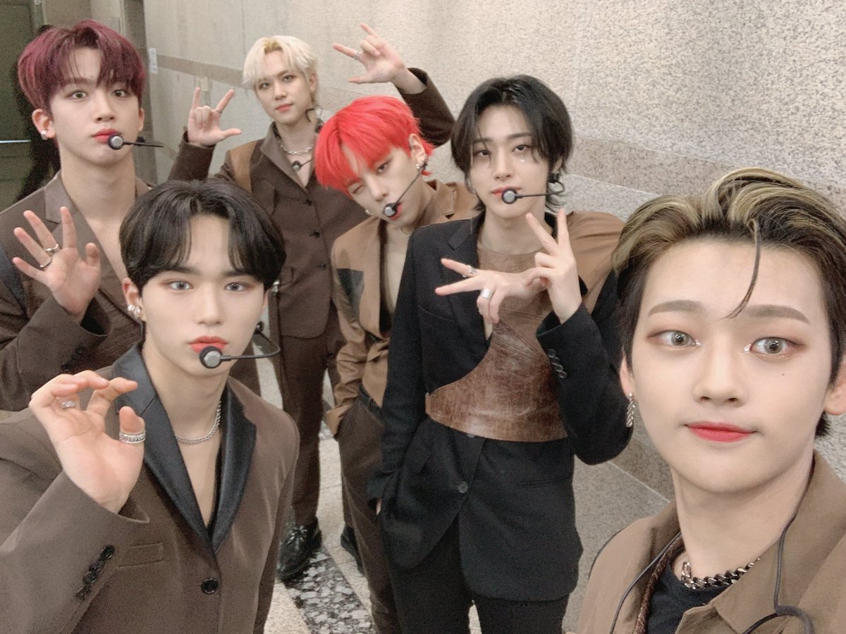 WEi__Official's tweet photo. 가끔 알 수 없는 텐션의 울아이가 나타난답니다😆 사진 가득 느껴지는 행복한 짱아이만큼 루아이도 행복한 일들이 가득한 주말 되세요😘❤️

#위아이 #WEi #IDENTITY #CHALLENGE https://t.co/6sSvoWfAc4