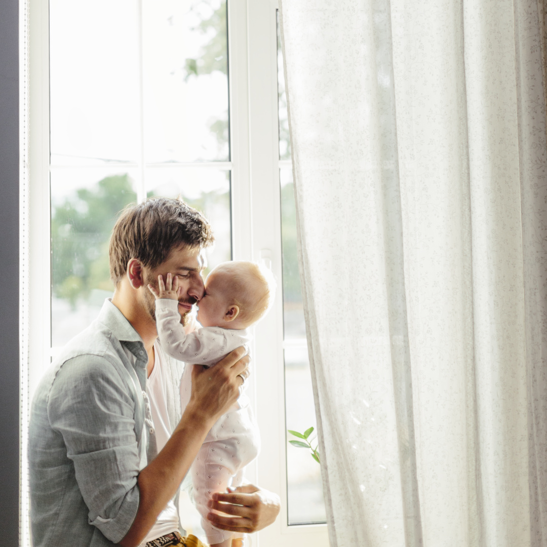 Hoy el día va dedicado a todos los papás que apoyan y hacen que la lactancia y la maternidad sea más fácil, ¡feliz día compañeros de viaje!👨👶❤️
⠀
#medelaespaña #lechematerna #lactancia #lactanciamaterna #papamedela #diadelpadre