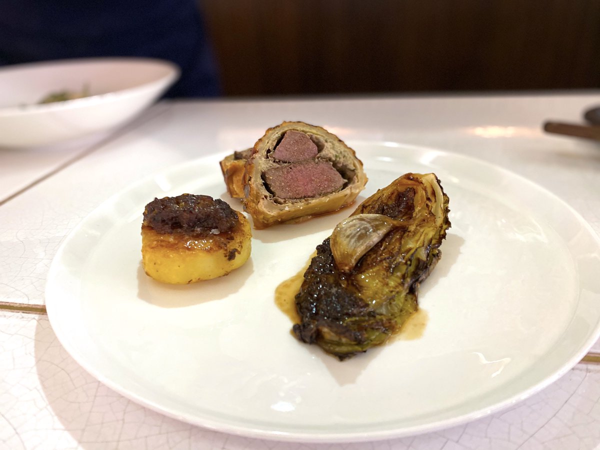MarcusBelgravia's tweet photo. Easter #MarcusAtHome boxes are now live! Choose between two proteins - lamb wellington or dry-aged Galloway cote de Boeuf. 

All boxes will be delivered nationwide on Good Friday and will last until Easter Sunday. 

Lamb: https://t.co/hlDqDTE8AL
Beef: https://t.co/hlDqDTE8AL https://t.co/L4A8mA5suJ