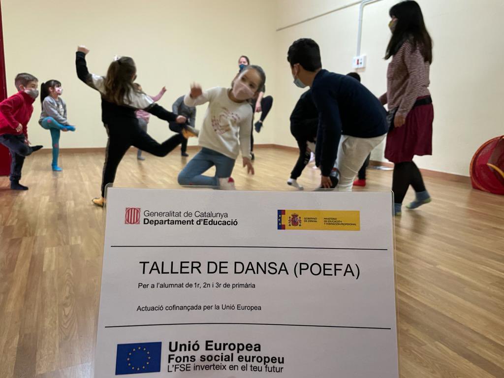 Continuem amb els tallers #POEFA #exiteducatiu #FSE. Avui els alumnes de la comunitat de mitjans han estat gaudint i emocionant-se amb la dansa. Moltes gràcies a @perkimba pel seu temps. <a href="/educaciocat/">Educació</a> <a href="/crpsantacolomag/">SE Santa Coloma de Gramenet</a>