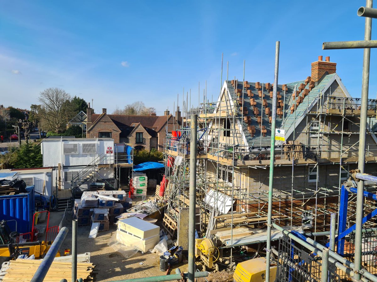 JarvisHomes's tweet photo. Roofs going on, getting in the dry!
Our central Harpenden apartments ‘Corner Hall’ is progressing well. Check our web page for availability. @rdtarchitects @PEPengineers https://t.co/dXu20FjHad