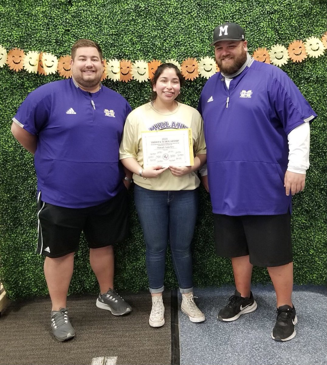 MichaelBettenh1's tweet image. These incredible ladies competed in the THSWPA State Meet yesterday. To say I’m a proud coach is an understatement. Although no medals were won, the Dawgs didn’t come home empty handed! Congrats to Natali Sanchez for being awarded the THSWPA D1 6A scholarship!