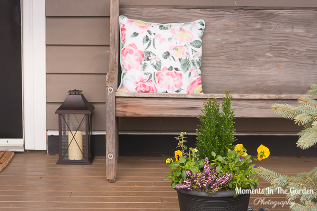 MomentsintheG's tweet image. Spring is coming.  Nothing like a spring themed container to give a burst of colour on the front porch.  #springthemed #springcontainer #frontporch #outdoordecor #floralcushiion #latern #springflowers #springiscoming #embracingtheseasons #momentsinthegardenphotography