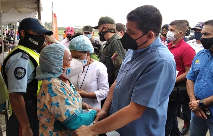 JEHYSONGUZMAN's tweet photo. ...las diferentes instituciones del Gobierno Bolivariano, seguridad y prevención,organismos de salud, alcaldía de Alberto Adriani y las Misiones Sociales. Hoy nuestros funcionarios militares policiales y civiles serán beneficiados a través de una extraordinaria
jornada social https://t.co/xwMK3EpcZ1