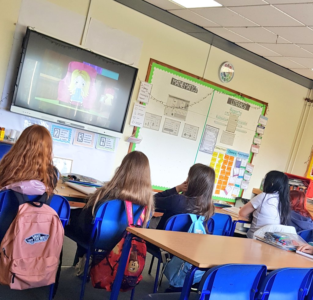 MrsEdwards_IWBS's tweet photo. We revisited the story of Goldilocks and the 3 bears before analysing the Roald Dahl poem based on the story. Next week we will use our learning from this to write our own poem based on a different fairytale. #VPSread #VPSwrite https://t.co/LtjwF0pG2X