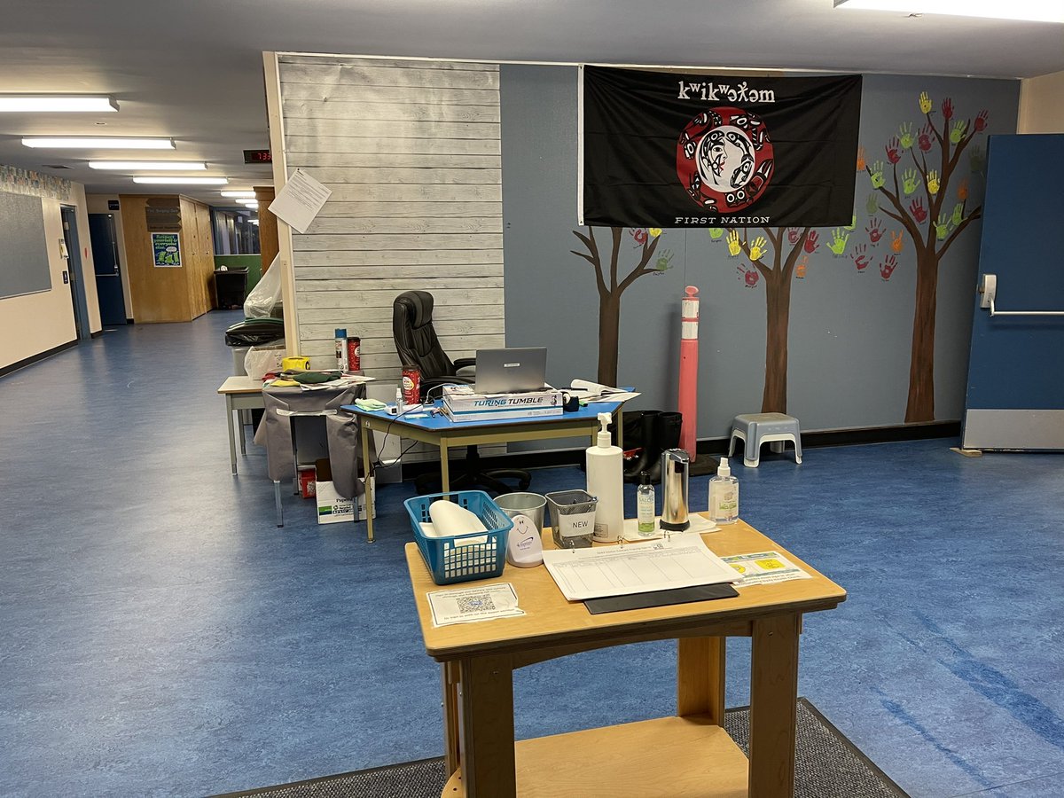brynmw's tweet photo. Today, the last day of school before a well deserved Spring Break for my staff and students marks one year (school-wise) that my office has been at the front entrance.  I have loved the extra connections made by moving my office from a ‘hidden space’. #bcedchat https://t.co/RNIp2X4rpi