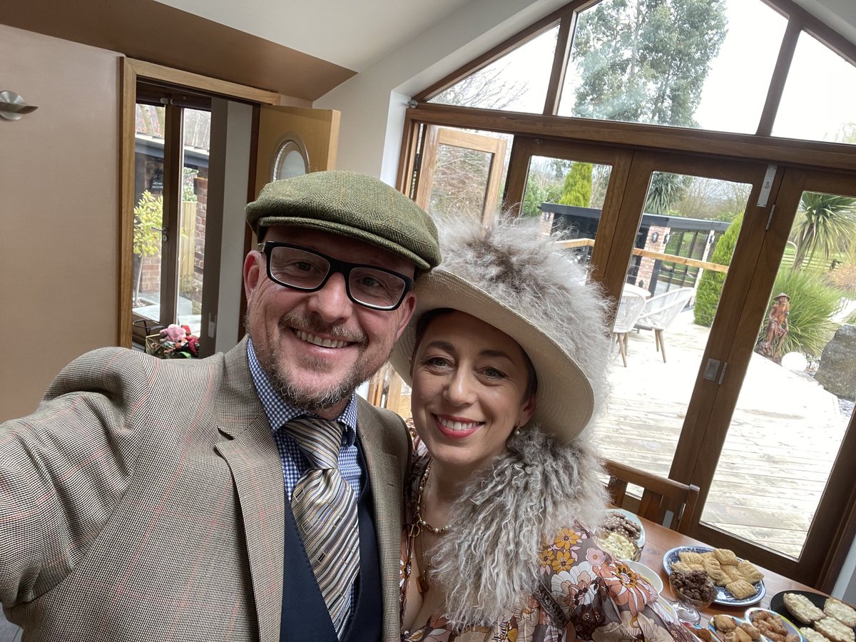 Gold cup afternoon with my Darling 🏇🏻🏆🍺