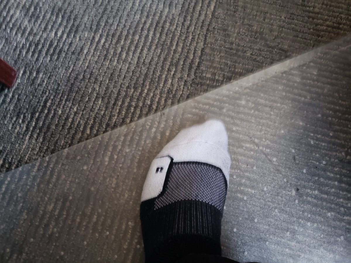 rantwick's tweet photo. Oh great, now I'm gonna be tripping all day. #wrongfoot https://t.co/fhirZutKp1