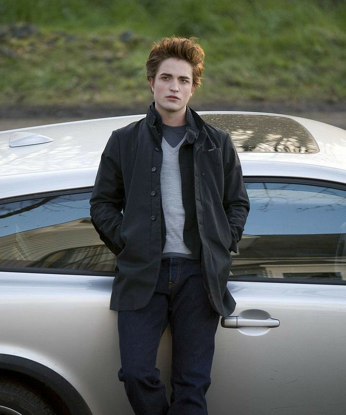 AccioTolkien's tweet photo. Felipe a                    Edward Cullen
los 99                         a los 119 https://t.co/lzhsrfaQif