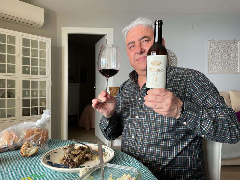 Clase_CyAC's tweet photo. A la salud de toda la comunidad #CyACartuja en mi santo y día del padre ¡Salud! 🍷🍷 https://t.co/JdTgX03nKt