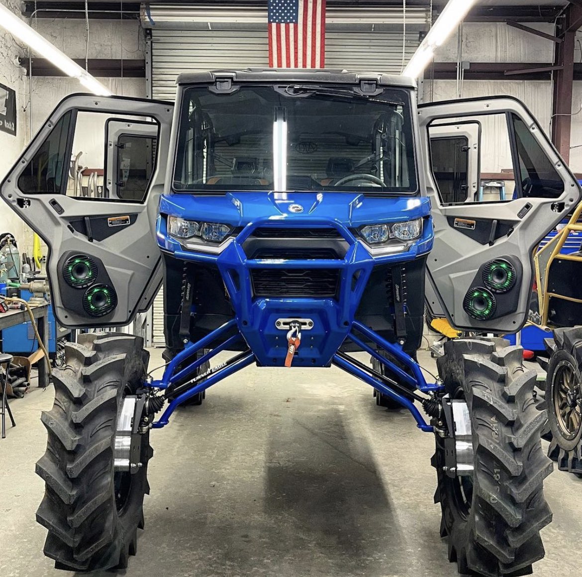 superatvtweet's tweet photo. 🤩 One nasty @CanAm #Defender sitting on an #SATV 8” #GDP portal gear lift with 60% gear reduction built by @ajucustoms for @_j_ball_28_! 🤘😎⚙️ #GearDrivenPerformance
#superatv #satvnation #satvportals #ajucustoms #lonestaredition #gdpportals #portalgearlift #offroad #offroading https://t.co/hlogn7dQtF