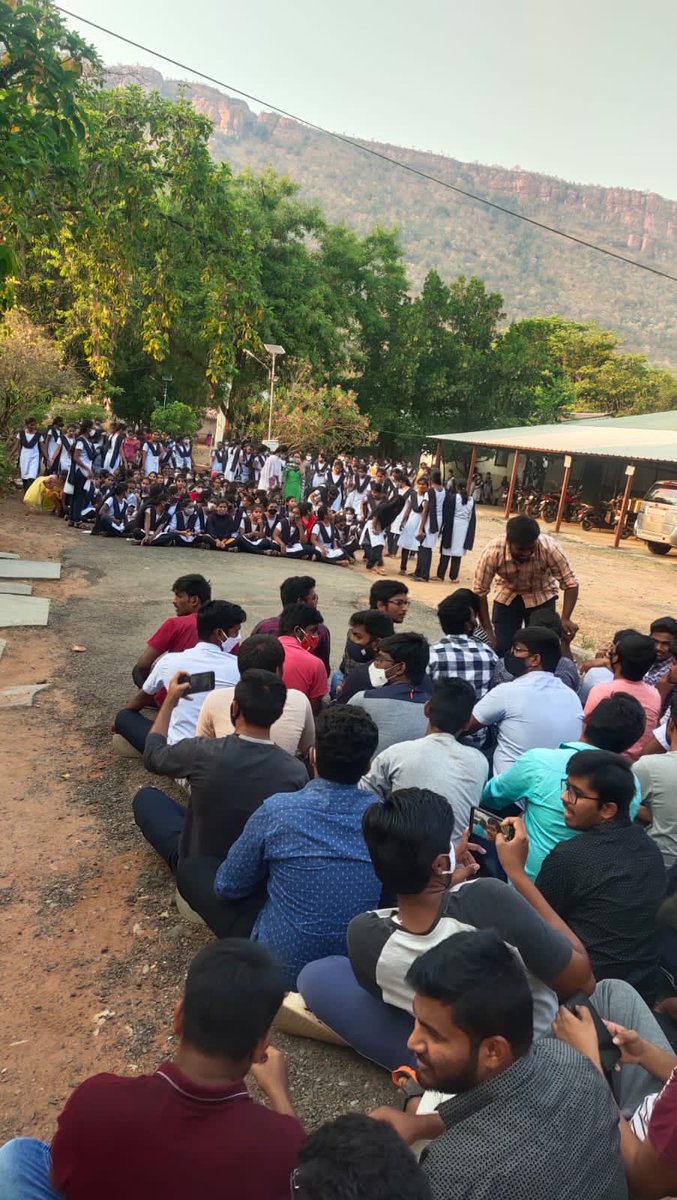 vamsikrishnaut1's tweet photo. #iiitongole #nocompramise
We want a campus 
@ysjagan @AndhraPradeshCM @TV9Telugu @sakshinews @tv5newsnow @ABNJyothyTV @governorap https://t.co/mD21mJ16PG