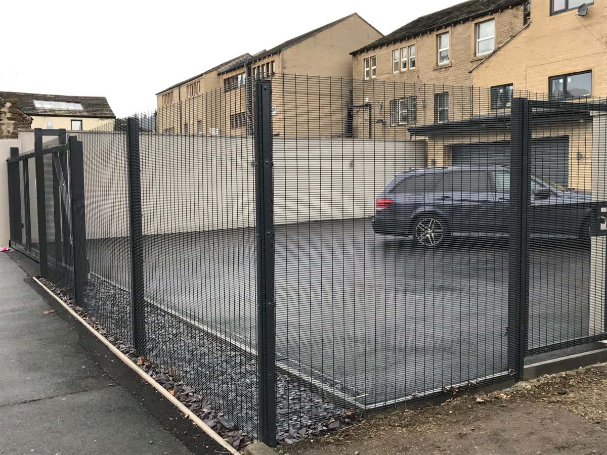 firth_fencing's tweet photo. Looking to improve your home and garden? Get in touch today for a free quotation for any fencing/gate renovations, installations or repairs - 01484 970 857.
#fencing #fencingrepairs #fencinginstallation #installation #homeimprovements #gates #decking #summer #repairs #renovation https://t.co/N1jyTbrsWS