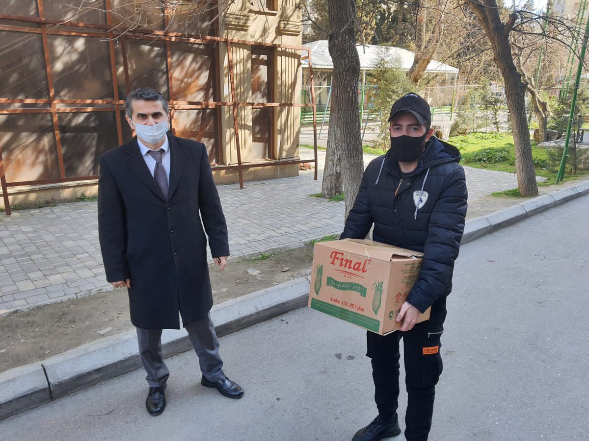 Malahatbrahimg1's tweet photo. Yeni Azərbaycan Partiyası Nəsimi rayon təşkilatının fəalları ənənəyə sadiq qalaraq, rayon ərazisində yaşayan bir qrup şəhid və qazi ailələrinə baş çəkərək, onları xalqımızın əziz bayramı  Novruz bayramı münasibətilə təbrik etmişdir. #yapnasimi, #YAP https://t.co/OVSdbVAhw1