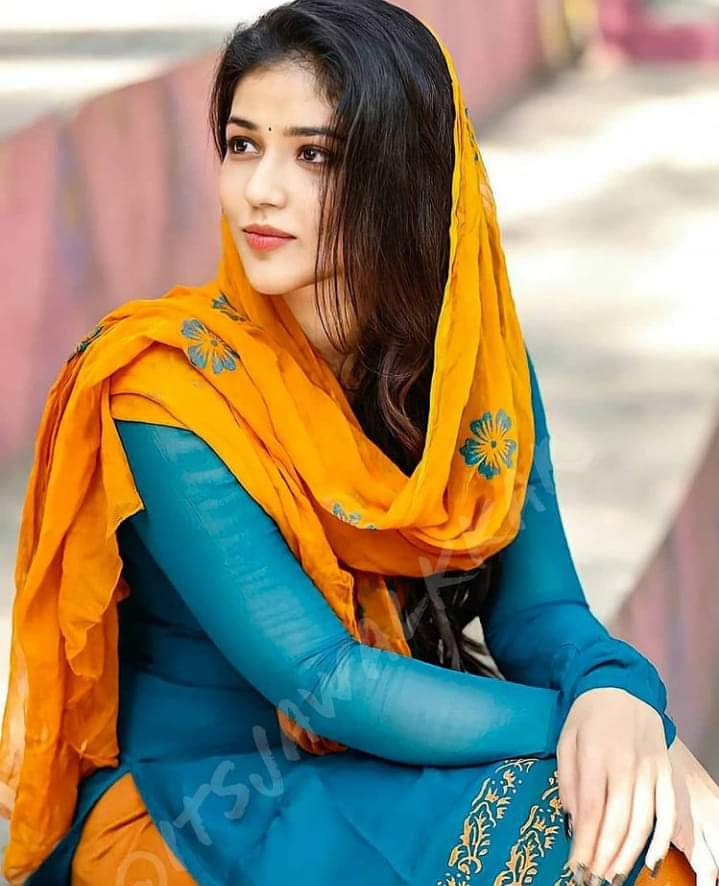 I_am_Shayar_'s tweet photo. "क्या बताऊं, मै�� किस कदर तुम्हारी हूं" 😍🥀

"तुम्हारे इंतज़ार में, मैं आज भी कुंवारी हूं" ❣️🙌 https://t.co/0TD18EXUKh
