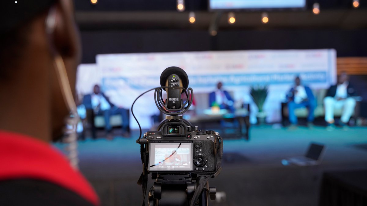 SpanoraMedia's tweet photo. Book us to cover your virtual conferences, trade shows and meetings. Get in touch on +256 393 208 410.

#Spanora #SpanoraMedia #EventsLiveStreaming #WeddingPhotographer 

#LiveStreaming #LiveStreamingEvents #LiveStreamingEventsUganda

#WeddingPhotography #WeddingVideography https://t.co/b2e5uhES2V
