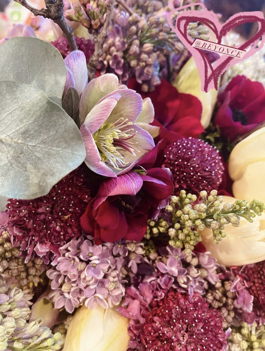 Taylor Swift News Ig Woke Up To Flowers From The Queen Of Grace And Greatness Beyonce And Suddenly It S The Best Friday Ever Taylor Via Instagram