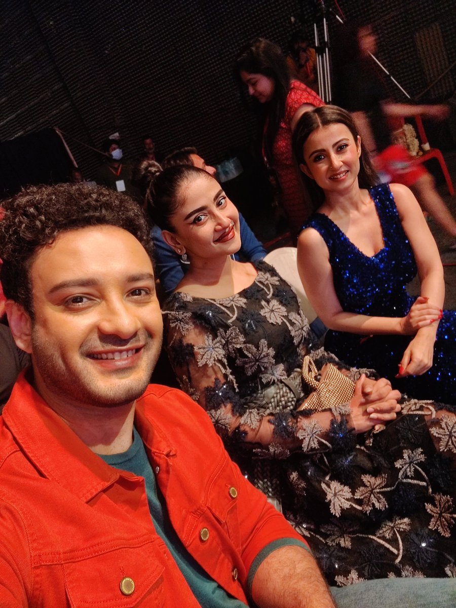 shaheb17's tweet photo. Well fun is just another name for hangings out with these amazing people. Mirchi Music Awards it was. Backstage fun and more.
.
.
@MirchiWorld
#MirchiMusicAwards #backstagefun #mirchimusicawards2021 #itshot https://t.co/emjinzdf40