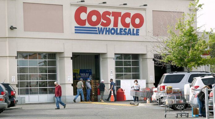 NewsGrocery's tweet photo. Would you want to use curbside pickup at Costco?
#costco
https://t.co/hYGfhdhfzI https://t.co/2poWoqUTsK