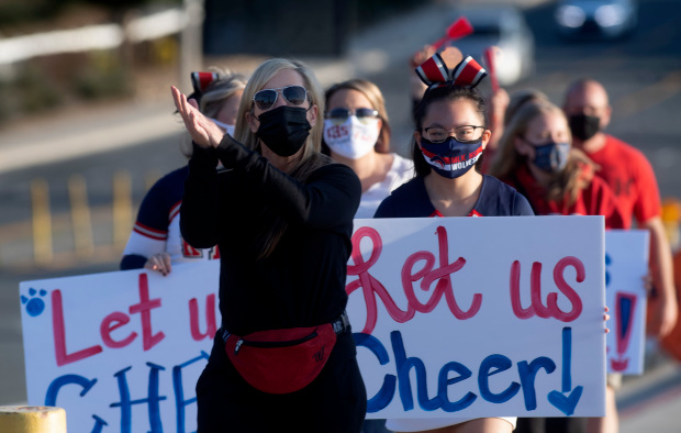 LBY3's tweet photo. ICYMI:

California cancels sideline cheerleading, citing coronavirus concerns.

Cheerleaders, parents protest new guidelines, saying the activity can be done with social distancing.

My story, with photos by @Cyamanaka7: https://t.co/YXM7uSVetS https://t.co/TElJQEm8Xf