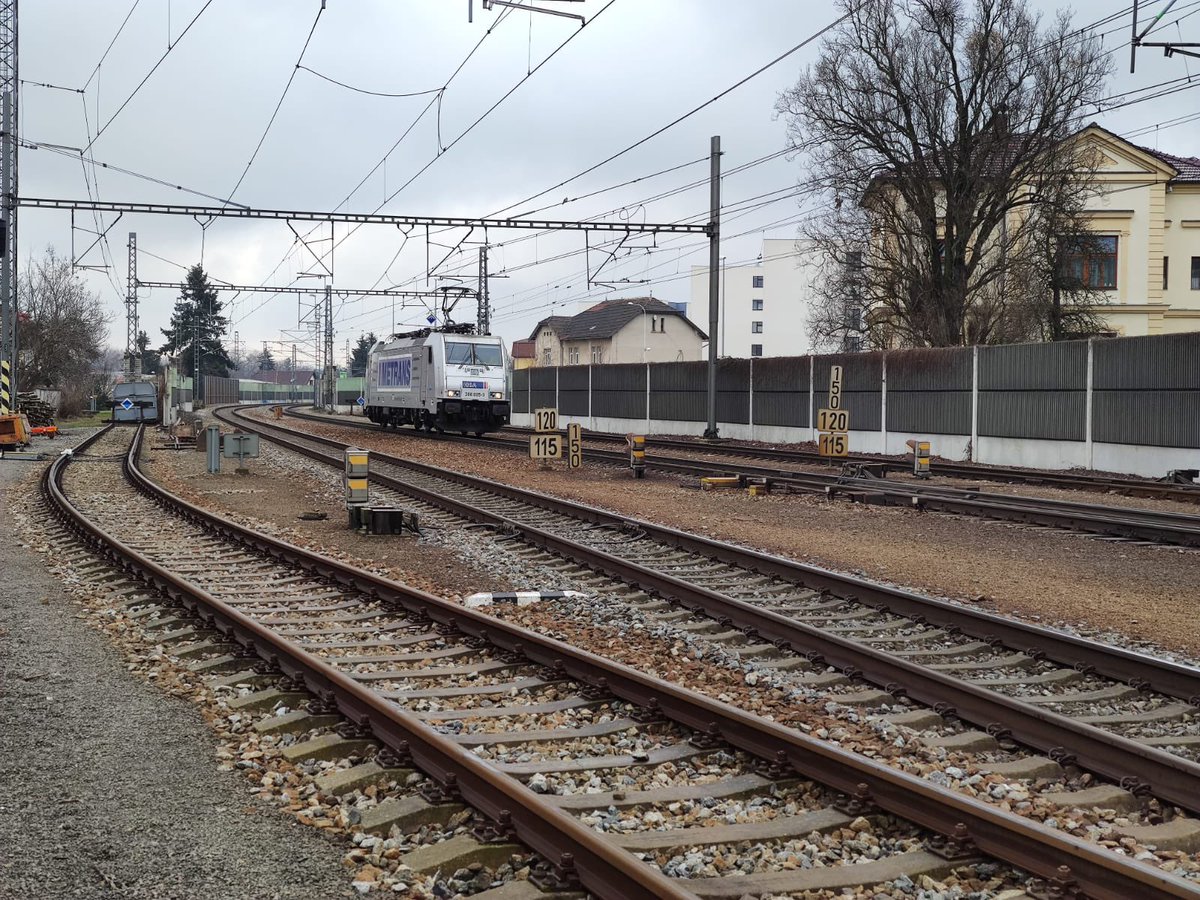 Neflákáme se, točíme! Tentokrát s firmou METRANS. Toto bude “vyšší dívčí” 👍🚂🎬. #PozorVlak #ZelezniciZDAR