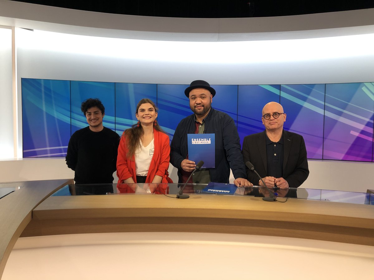 leregarddemile's tweet photo. 📺🤗 Le replay est disponible notre passage sur @France3Paris
https://t.co/RRFlokoeeU
#Médias #FranceTélévision #Asociation #Sénégal #Afrique #Solidarité #Engagement #Bénévolat @RaphalYem https://t.co/nUCHQ91Cib
