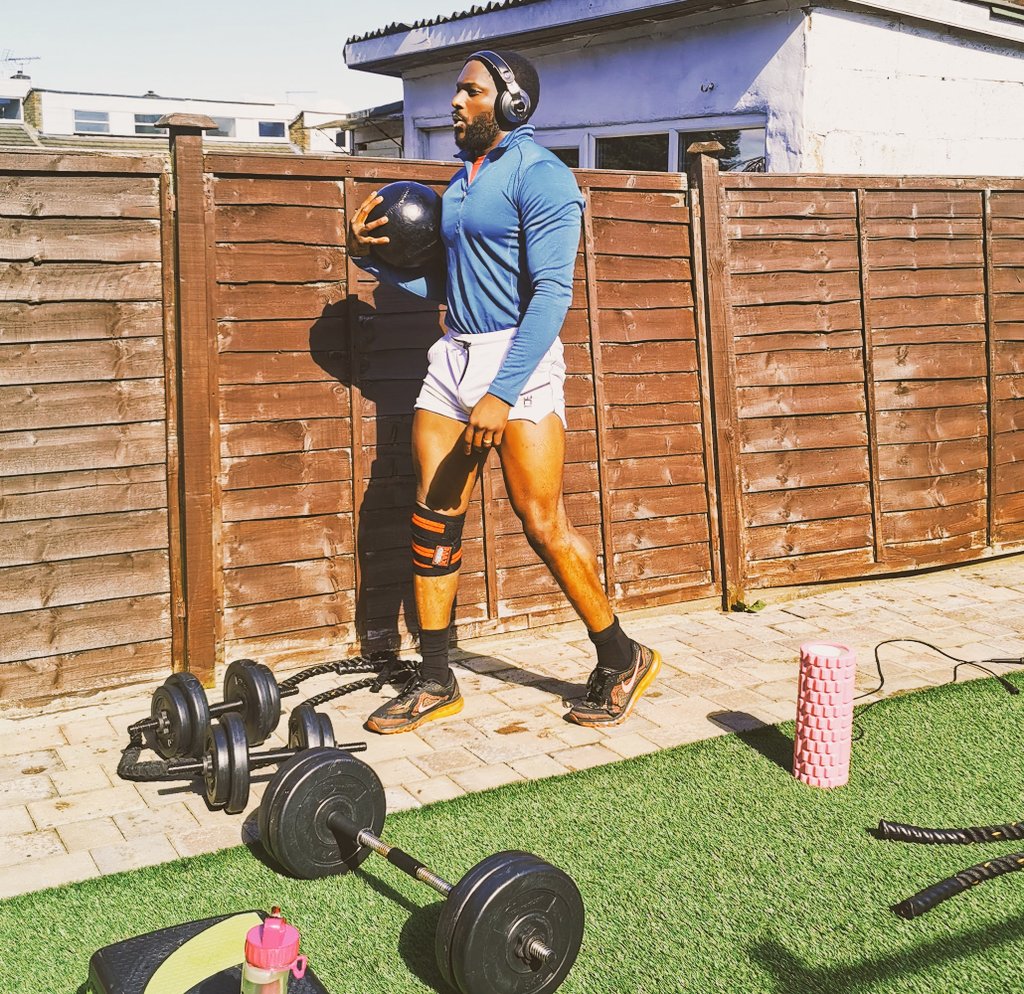 walegates's tweet image. How it started and how to it went...
#StayInWorkOut #FridayVibes