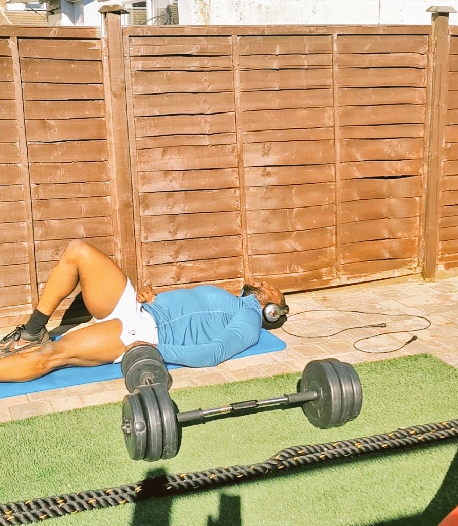 walegates's tweet image. How it started and how to it went...
#StayInWorkOut #FridayVibes