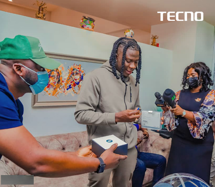 TecnoMobileGH's tweet photo. TGIF!! Let's enjoy a recap of the wonderful surprise by the Blue Familyπ for the #BhimPresident @stonebwoyb.
#TECNOGhana appreciates your service and contribution to the brand's success. It is a great satisfaction having you as part of the brand.
Together letβs Activate MOREπ₯ https://t.co/dSTl0hp5Dh