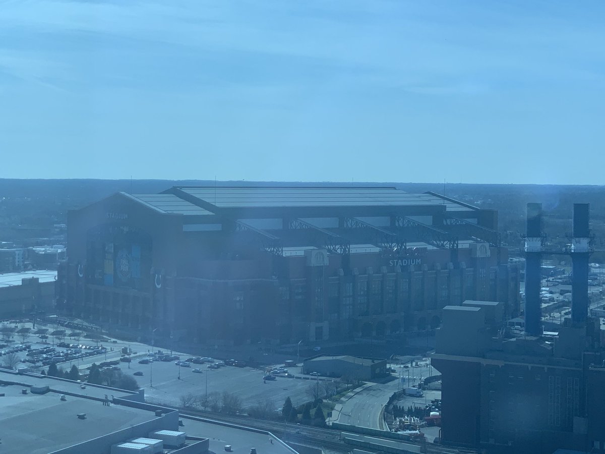CoachGalMC's tweet photo. Everyone in the #Neighborhood.... it’s GAMEDAY!!!!! https://t.co/bOVwpxbV88