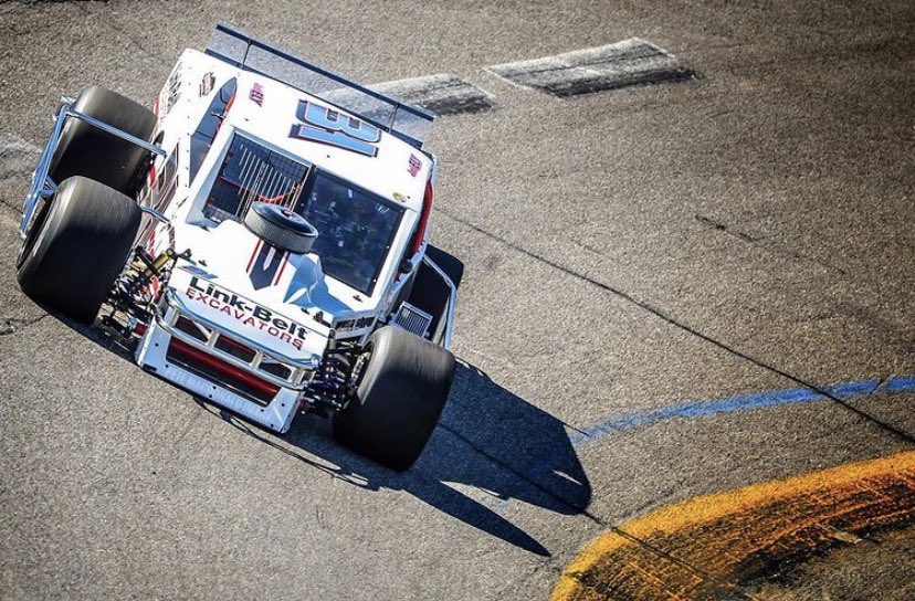 jackely54's tweet photo. 100 laps tomorrow night with the Ferrara Motorsports 31 @WallStadium . Shooting for a wreath at the end of the night💪🏼 https://t.co/NyeFfzrPwR
