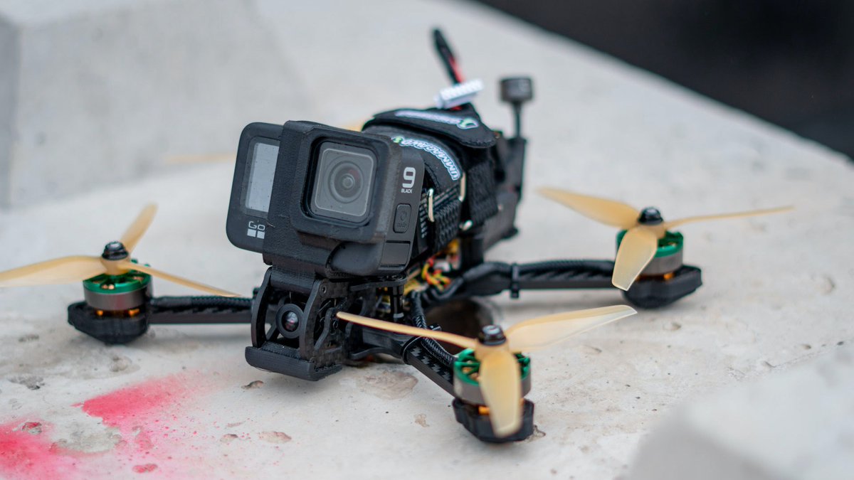 Here's our guide to FPV drones – the hottest trend to hit the action sports world.

👉 mpora.com/tech/how-to-fl…