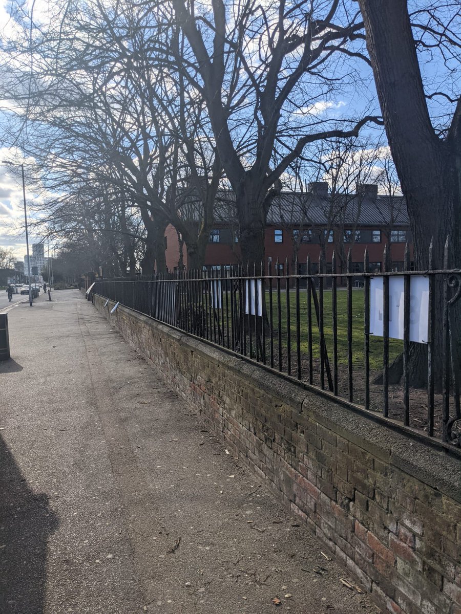 MPSBarkDag's tweet photo. Safer Schools Officers PC Whitehead and PC Delivett are conducting foot patrols around the Barkey Abbey vicinity as part of #OpBempton @lbbdcouncil 1548EA https://t.co/RkHydGIRoO