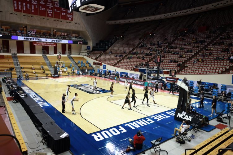 Let's give <a href="/AppStateMBB/">App State Basketball</a> a round of applause for a LEGENDARY season‼️ 👏👏👏

They left it all on the floor. 

<a href="/CoachDKerns/">Dustin Kerns</a> soundcloud.com/user-926397809…

James Lewis Jr.: soundcloud.com/user-926397809…

<a href="/coachyoung_21/">Frank Young 🏁</a> soundcloud.com/user-926397809…

#TakeTheStairs