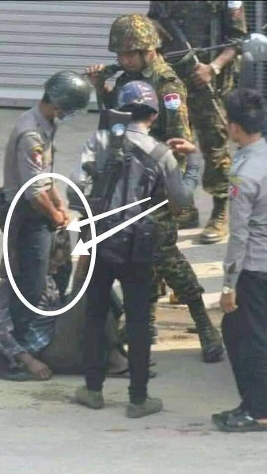 AungNyi96's tweet photo. South Okkalapa,Yangon: Images of terrorists strangling a civilian’s neck with a rope. It can be seen that the neck was already broken and the victim was no longer alive. One of the cruel actions of Inhuman animal terrorists.
#WhatsHappeningInMaynmar 
#Mar19Coup https://t.co/m3kCLUIUZA