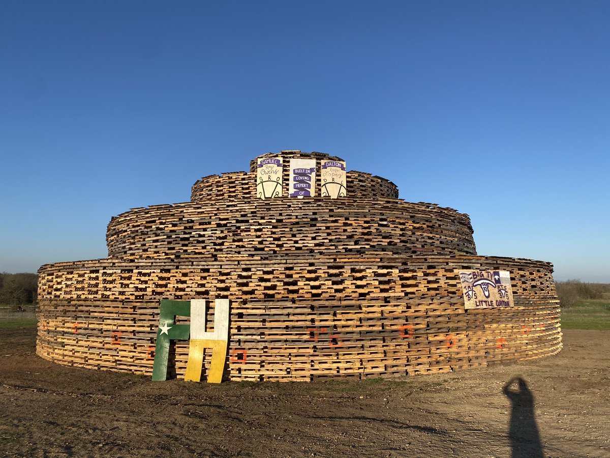 bick_88's tweet photo. i gave Dalton’s family my word that I’d dedicate this bonfire to Dalton and Sam both and i intend to do just that. 

Gone but will never be forgotten. https://t.co/6Pdq9avry8