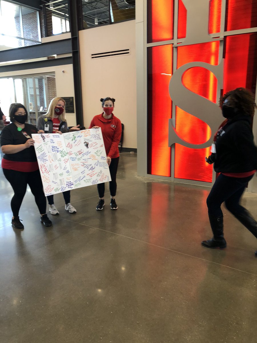 dulcez's tweet photo. We had so much fun gathering messages for our upcoming Freshmen.  Your JC family is eager to welcome you to our halls!  Have a great last quarter at LCMS!  @LCtrailblazers @JCHS_Principal #CardioChallengeCovidStyle2021 https://t.co/GPcM0N6RsU